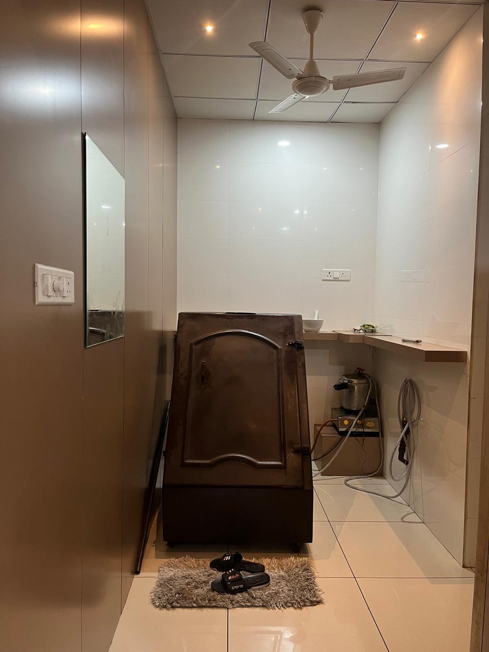 Swedana steam chamber in the treatment room